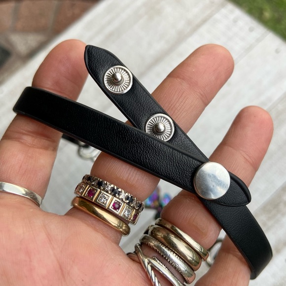 Druzy quartz choker . Rainbow iridescent druzy crystal quartz leather choker - Picture 6 of 12